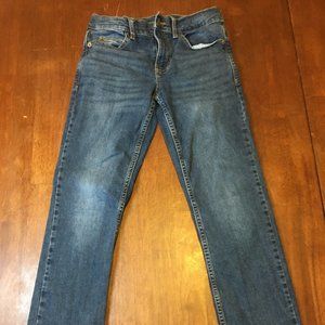 STRAIGHT LEG, SLIM FIT BLUE JEANS